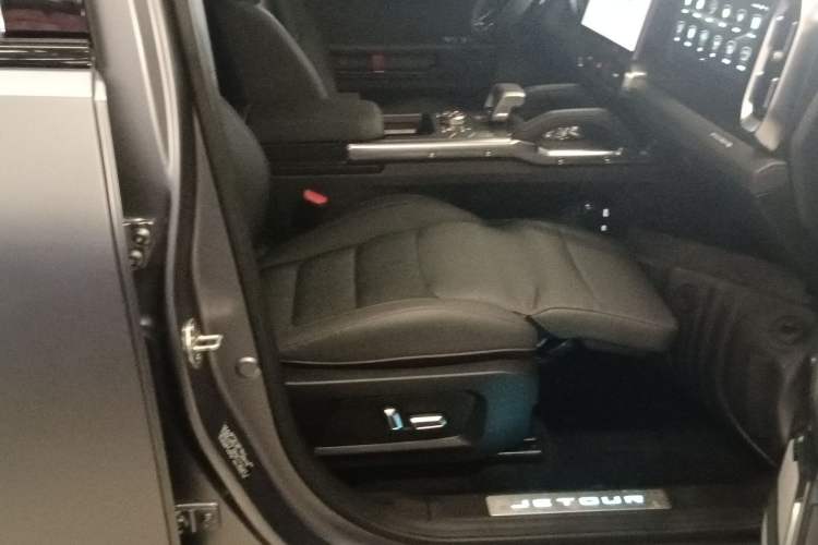 Used JETOUR Traveler 2023 2.0T All-Wheel Drive CrossPRO+
