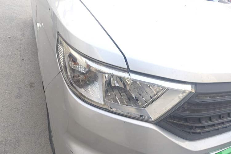 Used Wuling Hongguang V 2021 1.5L Jingqu Version LAR Right Front Headlight