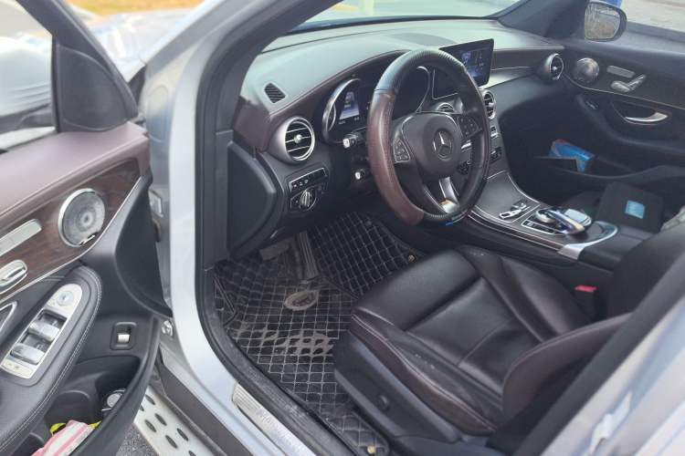 Used Mercedes-Benz GLC 2016 GLC 300 4MATIC Dynamic Model