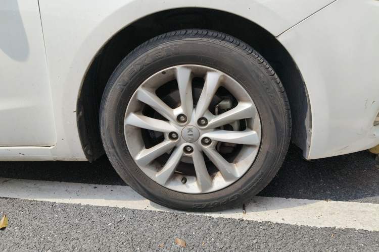 Used Kia K3 2016 1.6L Automatic GL Right Front Wheel Hub