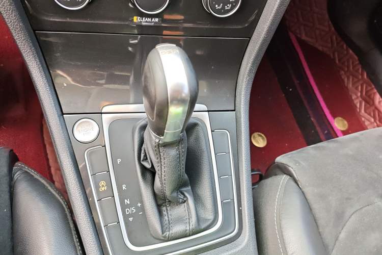 Used Volkswagen Golf 2018 230TSI Automatic Luxury Version Gear Lever