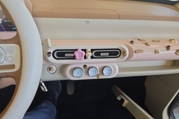 Used Wuling Hongguang MINIEV 2024 3rd Generation 215km Youth Edition Audio And AC Panel