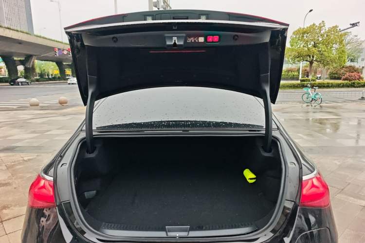 Used Mercedes-Benz E-Class New Energy 2024 E 350 e L Plug-in Hybrid Sedan Trunk