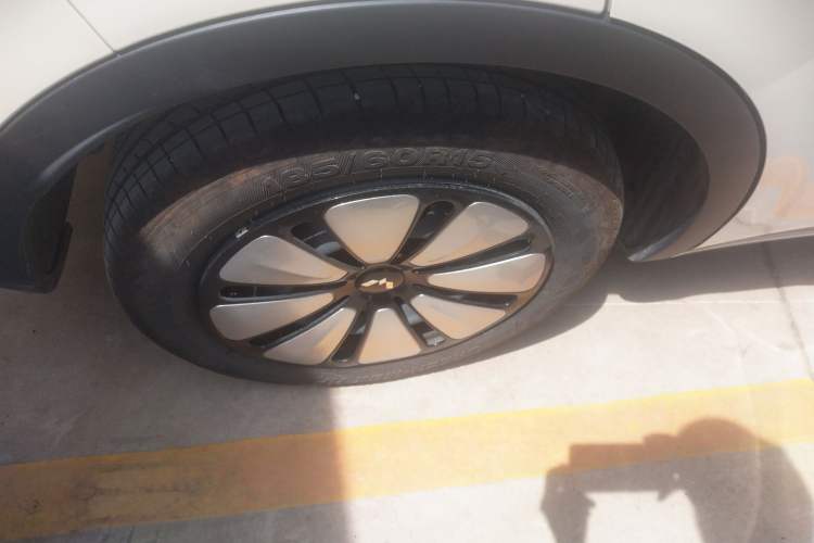 Used Wuling Bingo 2025 333 km Lingxi Connected Version Right Rear Wheel Hub