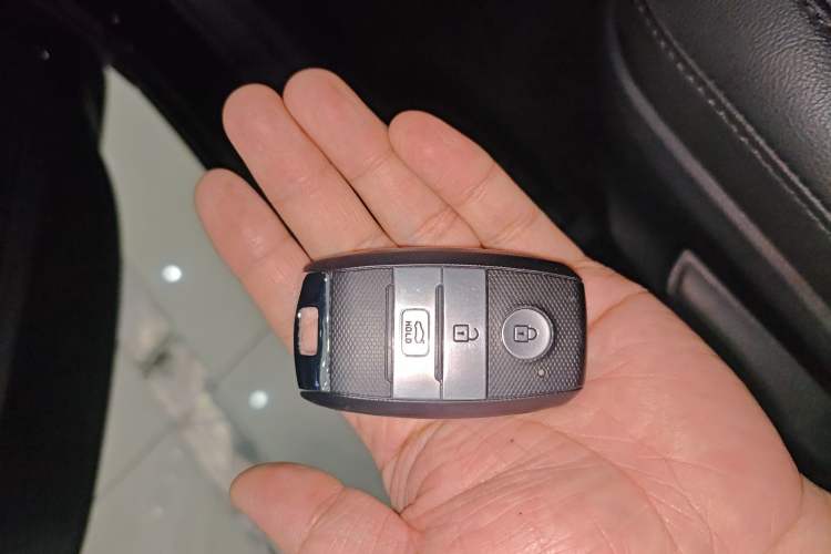 Used Kia K4 2017 1.6T Automatic T-DLX Turbo Vehicle Key