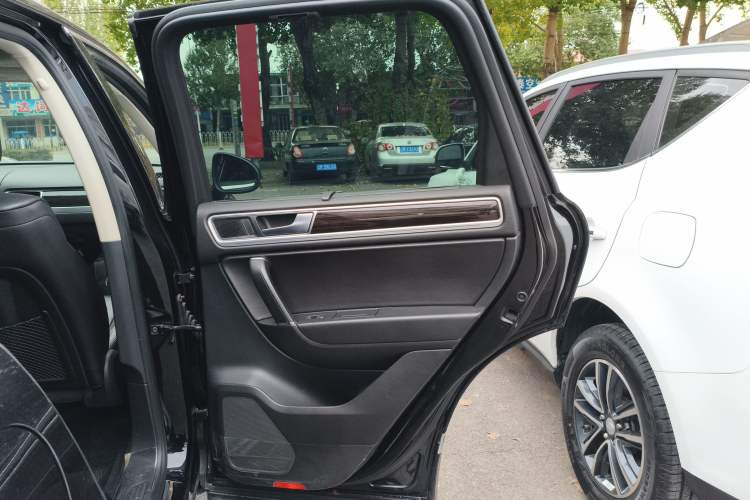 Used Volkswagen Touareg 2016 3.0 TSI High-End Version Right Rear Door Interior