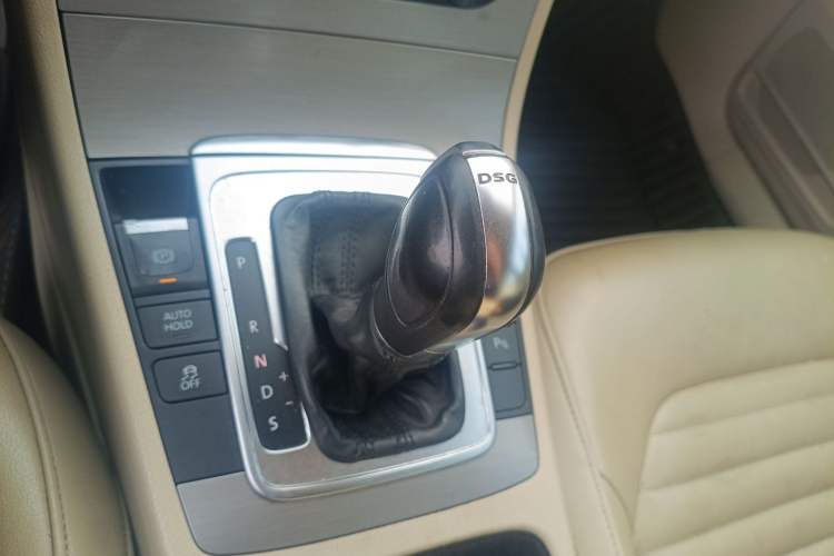 Used Volkswagen Magotan 2012 Revised Version 1.8TSI Leading Edition Gear Lever