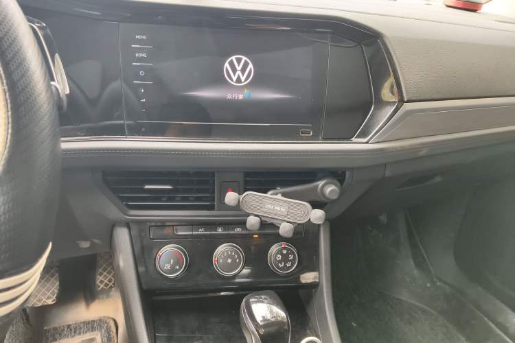 Used Volkswagen Sagitar 2022 280TSI DSG Excellence Edition Audio And AC Panel