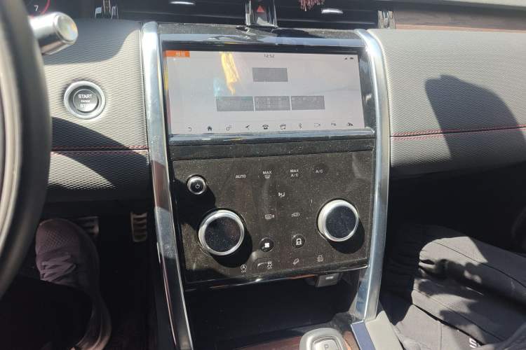 Used Land Rover Discovery Sport 2020 249 PS R-Dynamic Performance Tech Edition 5 Seats Audio And AC Panel