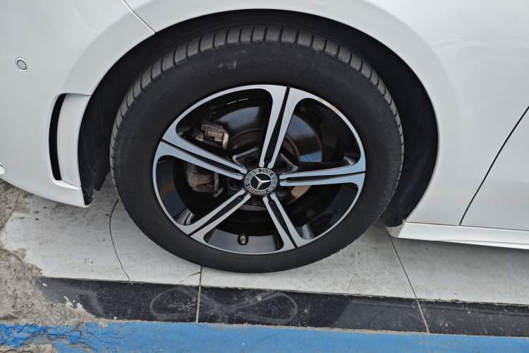 Used Mercedes-Benz A-Class 2022 Revised Version A 200 L Sport Sedan Fashionable Style
