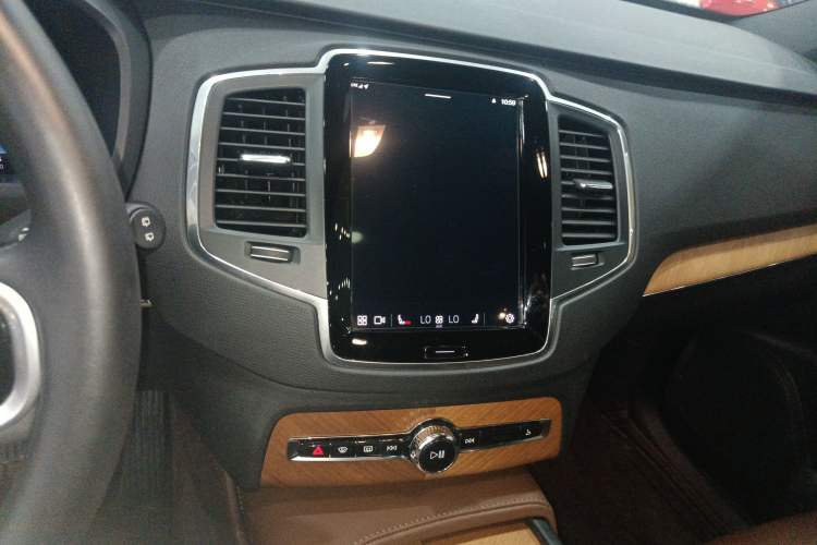 Used Volvo XC90 2023 B5 SmartDrive Luxury Edition 7 Seats
