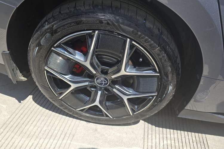 Used BYD Han 2023 EV Champion Edition 715KM Front-Drive Prestige Model Right Rear Wheel Hub