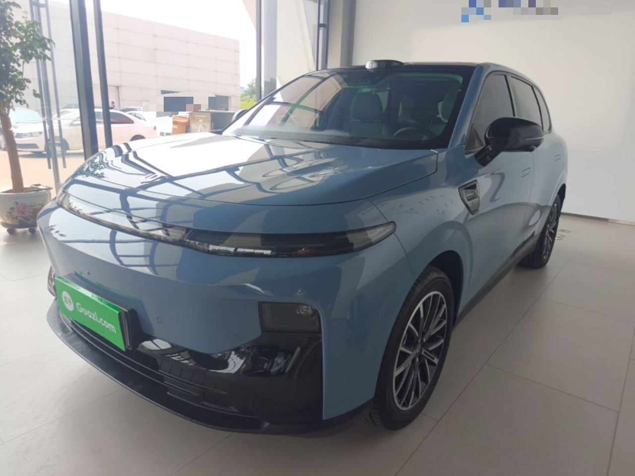 Unter der Vorderseite des Autos