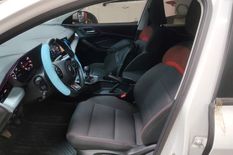 Used MG 5 2023 180 DVVT Manual Fashion Edition
