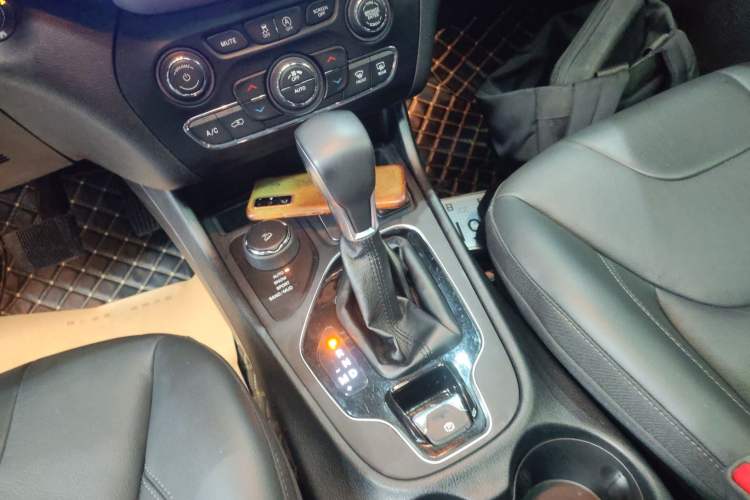 Used Jeep Cherokee 2020 2.0T Four-Wheel Drive Elite Edition Gear Lever