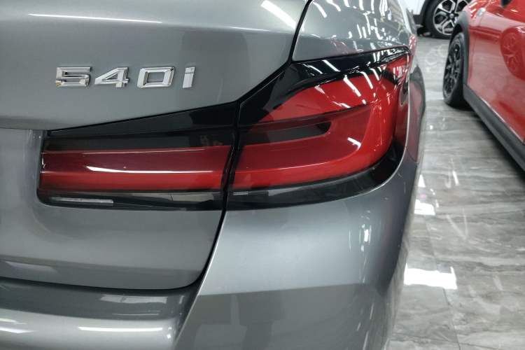 Used BMW 5 Series 2022 Second Facelift 540i Sport Line M Sport Package Exterior 3