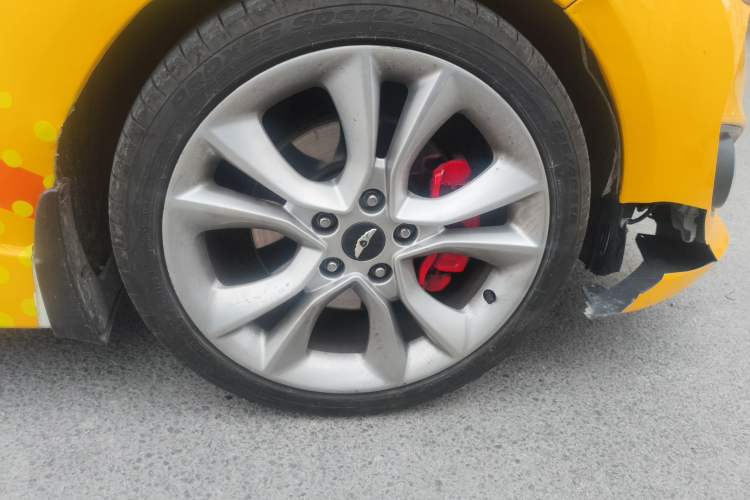 Used Hyundai Veloster 2015 1.6T Automatic Prestige Edition Right Front Wheel Hub