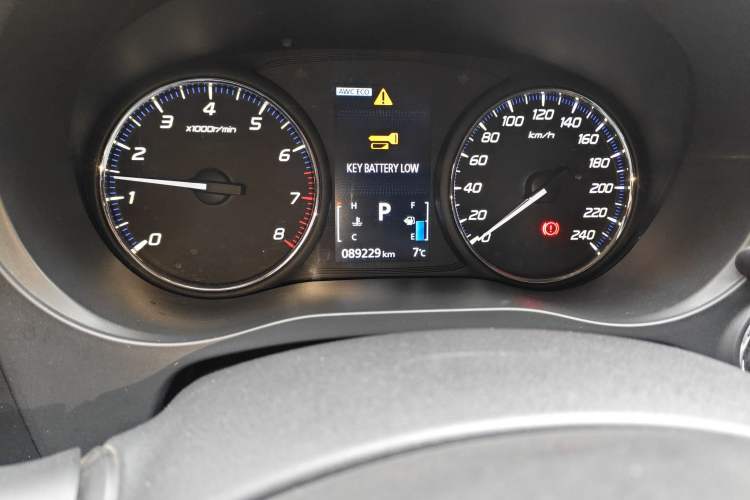 Used Mitsubishi Outlander 2019 2.4L 4x4 Zhi Xiang Edition 5 Seats China VI Standard
