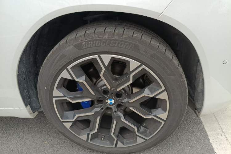 Used BMW X3 2025 xDrive30L Luxury Edition M Sport Package Right Front Wheel Hub