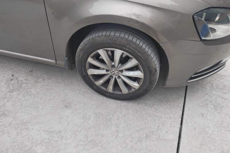 Used Volkswagen Magotan 2013 1.8TSI Premier Model Right Front Wheel Hub