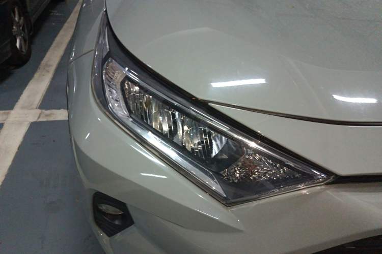 Used Toyota RAV4 2020 2.0L CVT 4x4 Trend Edition Right Front Headlight
