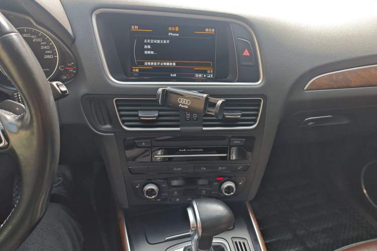 Used Audi Q5 2016 40 TFSI Comfort Model Audio And AC Panel