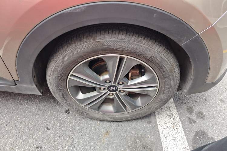 Used Hyundai ix25 2015 1.6L Automatic Two-Wheel-Drive Deluxe DLX Model
