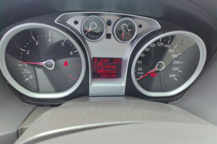 Used Ford Focus 2013 Hatchback Classic 1.8L Automatic Fashion Edition Odometer Close Up