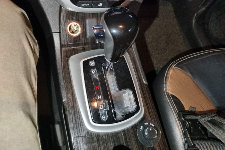 Used GAC Trumpchi GS5 Super 2015 1.8T Automatic All-Wheel-Drive Elite Edition Gear Lever