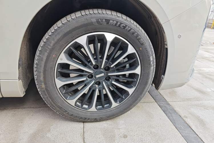 Used Wey Gaoshan 2025 Model Four-Wheel Drive Gao Shan 7 Right Front Wheel Hub