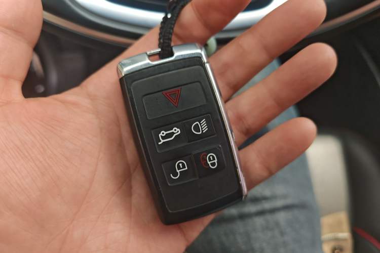 Used Land Rover Discovery Sport 2020 249 PS R-Dynamic Performance Tech Edition 7 Seats Vehicle Key