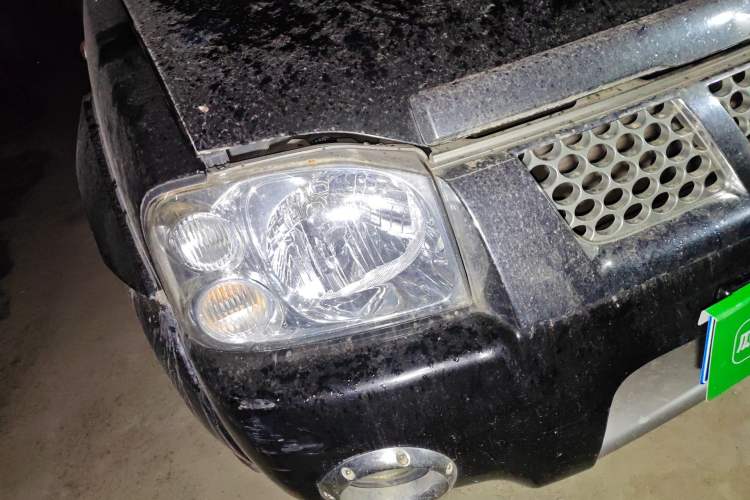 Used Nissan Paladin 2013 2.4L Two-Wheel Drive Standard Edition Emission Standard China IV Right Front Headlight