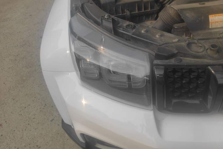 Used BAIC Off-Road BJ40 2020 2.0T Automatic Four-Wheel Drive Urban Hunter Edition Chivalrous Type Right Front Headlight