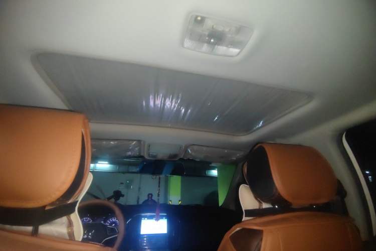 Used JMC Yusheng S350 2016 2.0T Automatic All-Wheel Drive Gasoline Luxury Version with Sunroof 5 Seats Headliner