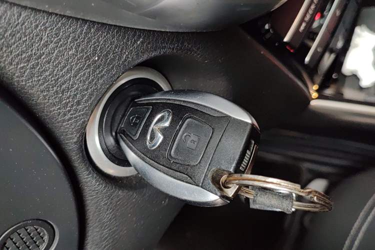 Used Infiniti QX30 2017 2.0T Four-Wheel Drive Fashion Edition Vehicle Key