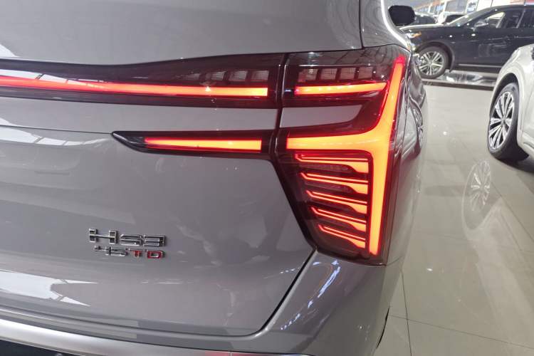 Used Hongqi HS3 2023 2.0T Two-Wheel Drive Available Version
