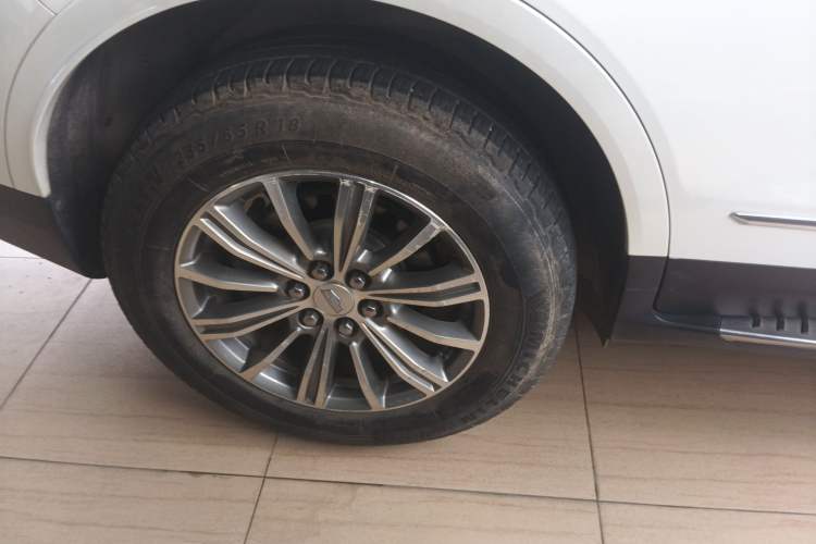 Used Cadillac XT5 2016 28T Four-Wheel Drive Luxury Model Right Rear Wheel Hub