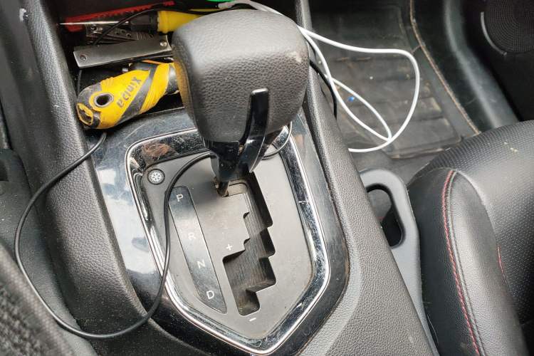 Used Soueast DX3 2016 1.5T CVT Prestige Edition Gear Lever