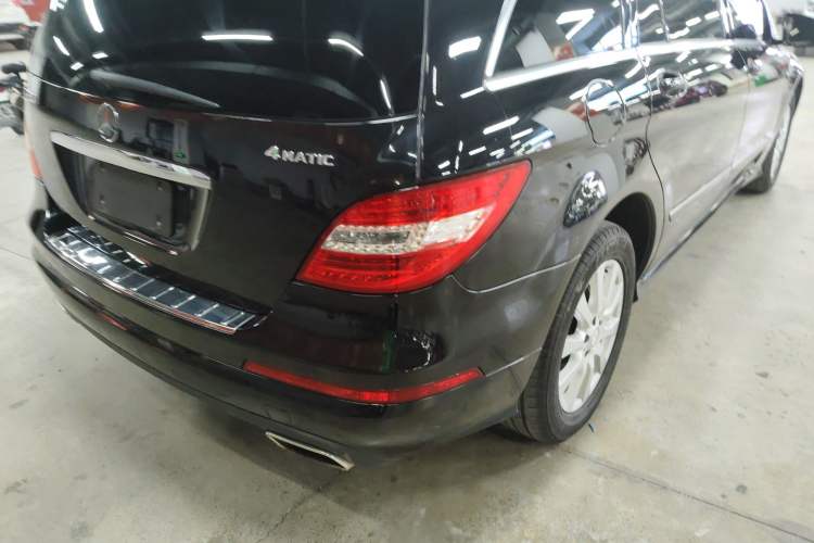 Used Mercedes-Benz R-Class 2017 R 320 4MATIC Business Edition Prestige Model
