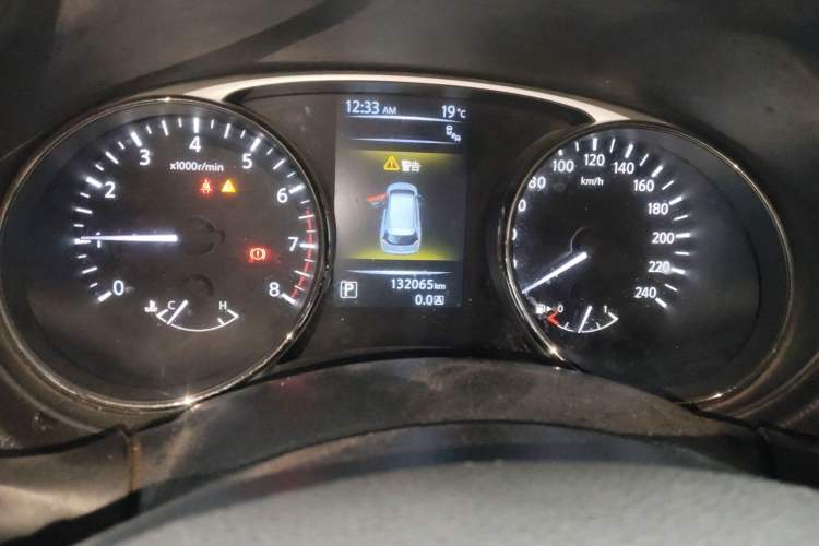 Used Nissan X-Trail 2014 2.5L CVT Luxury Edition 4WD Odometer Close Up