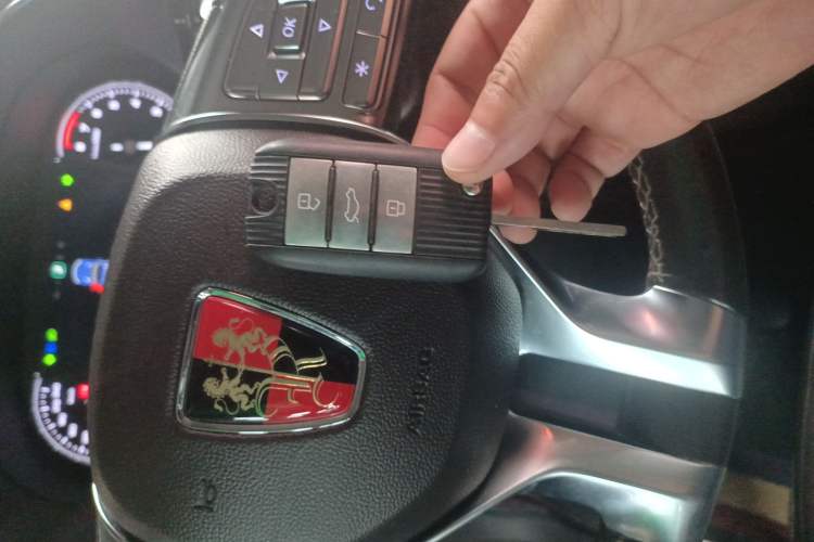 Used Roewe RX8 2018 30T Smart Connectivity Two-Wheel Drive Flagship Edition