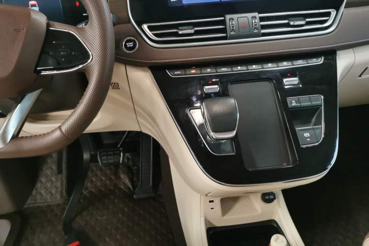 Used Bestune M9 2023 2.0T Prestige Edition
