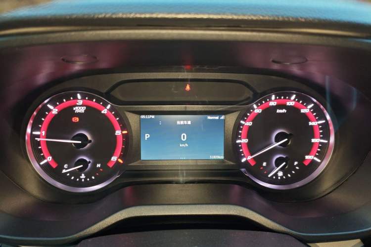 Used SAIC MAXUS Xintu V70 2023 2.0T Elite Edition Automatic Long Wheelbase Low Roof – 6/7 Seats