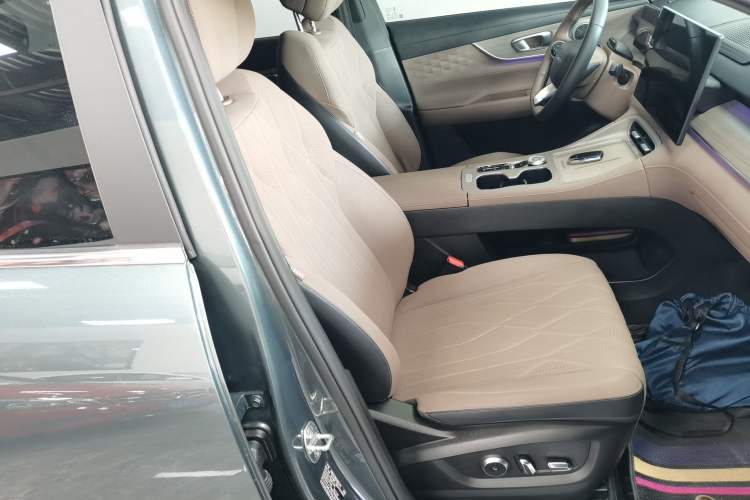 Used Chery Tiggo 8 PLUS 2025 290TGDI DCT Prestige 5-Seater
