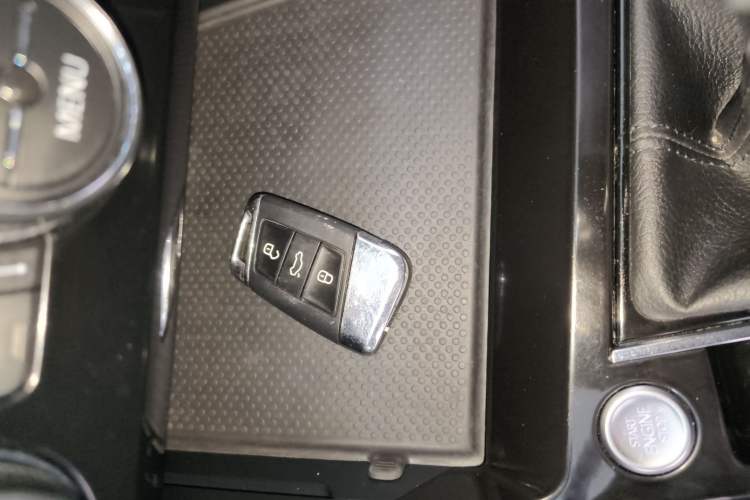 Used Volkswagen Passat 2019 330TSI Luxury Edition China VI Standard Interior 1