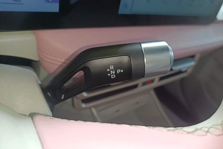 Used Geometry E Firefly 2024 401 km Fluorescent
