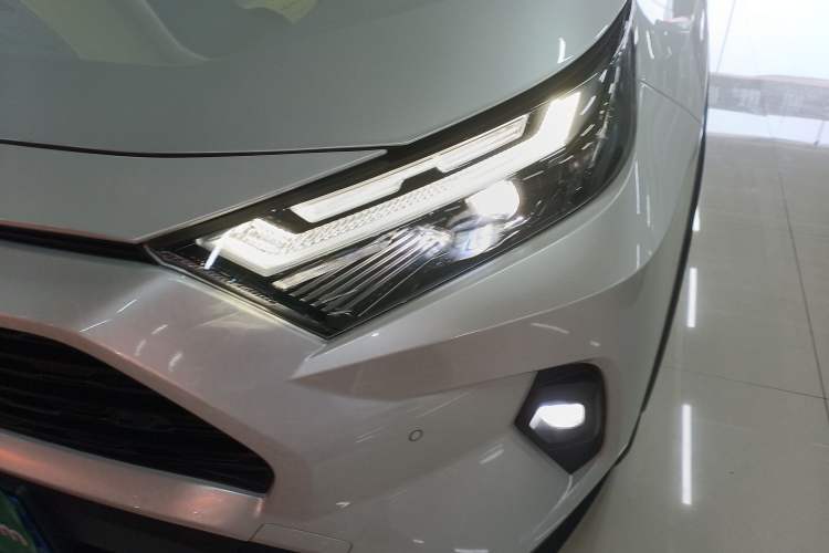 Used Toyota RAV4 2023 Dual-Engine 2.5L E-CVT Two-Wheel Drive Elite Plus Edition Left Front Headlight