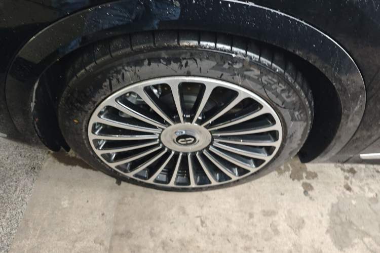 Used Hima AITO M8 2025 Extended-Range Ultra Version 53.4 kWh 6-Seater Edition Left Front Wheel Hub