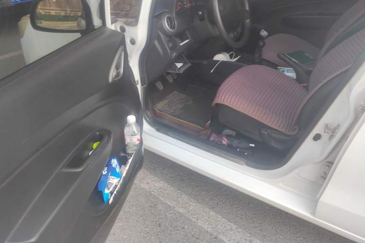 Used Chevrolet Sail 2013 Sedan 1.2L Manual Fashionable Happiness Edition Driver Seat