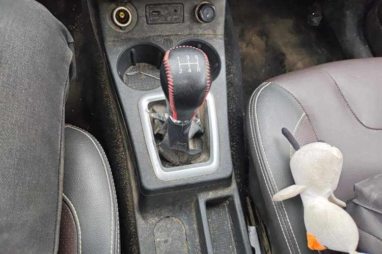 Used Dongfeng Fengon 330 2019 1.5L 330S Manual Comfort Version China VI Standard Gear Lever